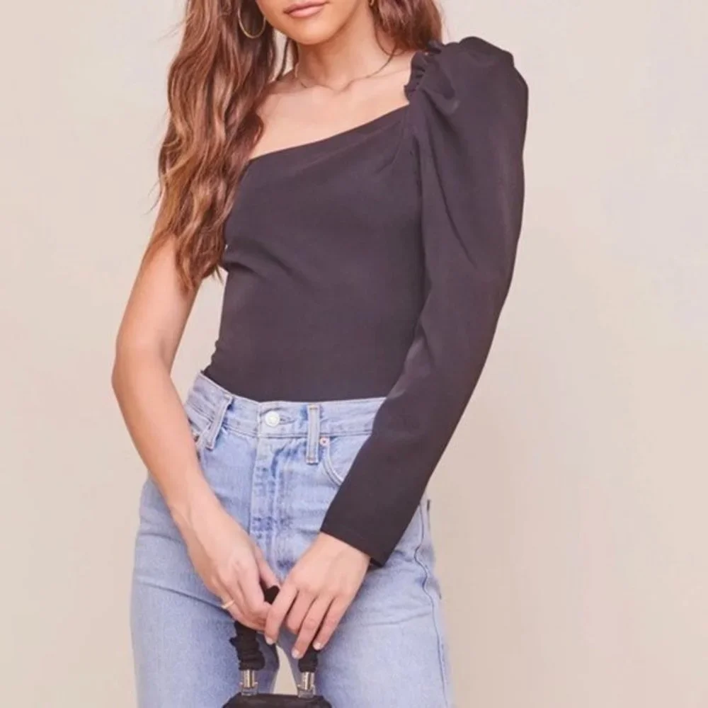 Astr The Label Isolde One Shoulder Bodysuit Black - Picture 7 of 9